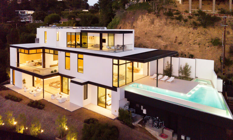Ariana Grande's Home Tour: Inside Her Luxurious Mansion
