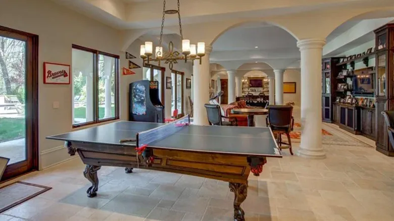 "Cardi B’s Extravagant Lifestyle: A Peek Inside Her Lavish Home"