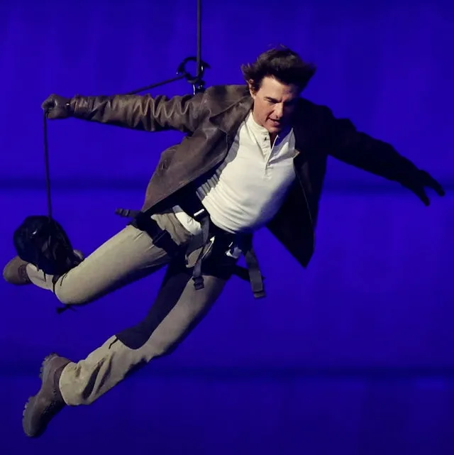 “Tom Cruise’s Daredevil Stunts: The Craziest Moments from His Career” "Tom Cruise’s Daredevil Stunts: The Craziest Moments from His Career"