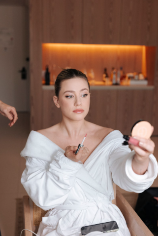 Lili Reinhart's Glamorous Armani Beauty Look: Get the Details
