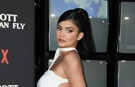 "Kylie Jenner’s Beauty Empire: The Secrets Behind Her Billion-Dollar Success"