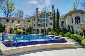 "Cardi B’s Extravagant Lifestyle: A Peek Inside Her Lavish Home"